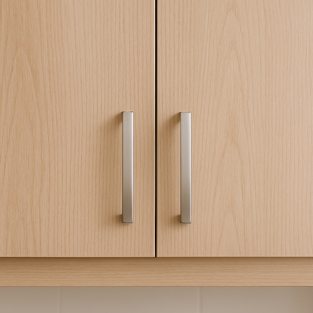 Дверцы шкафа, которые можно отрегулировать с помощью мебельных петель